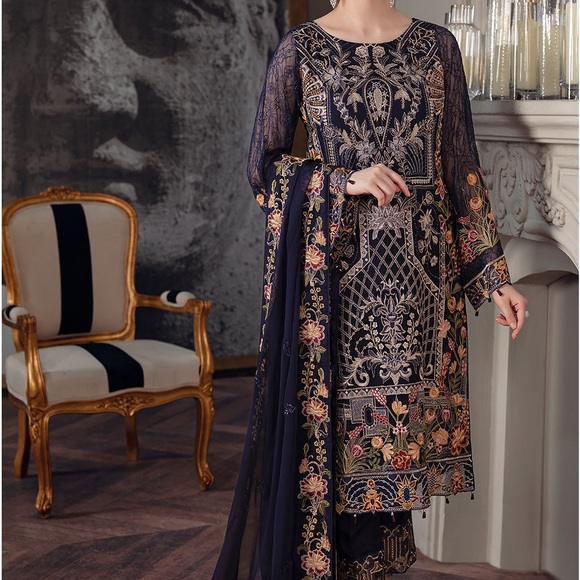 Pure chiffon embroidered dress - Picture 2 of 7